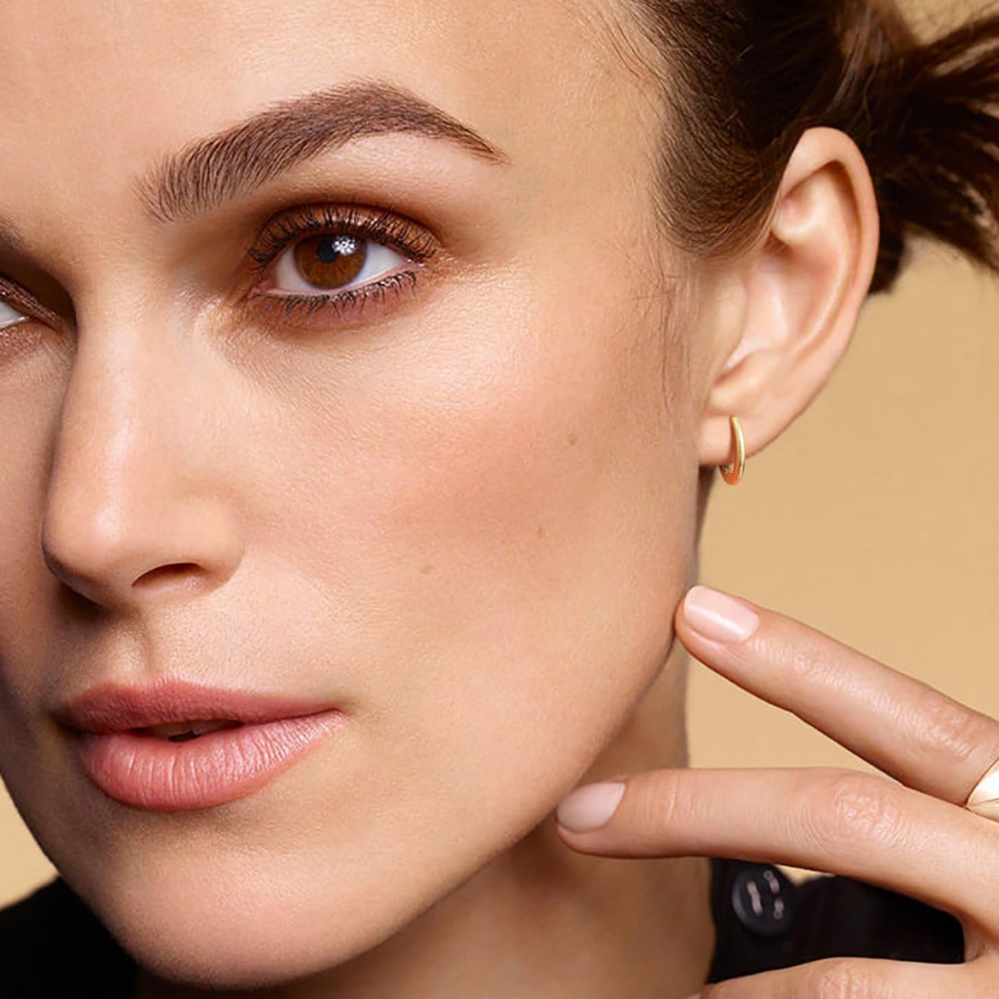 18K Gold Huggie Hoop Earrings